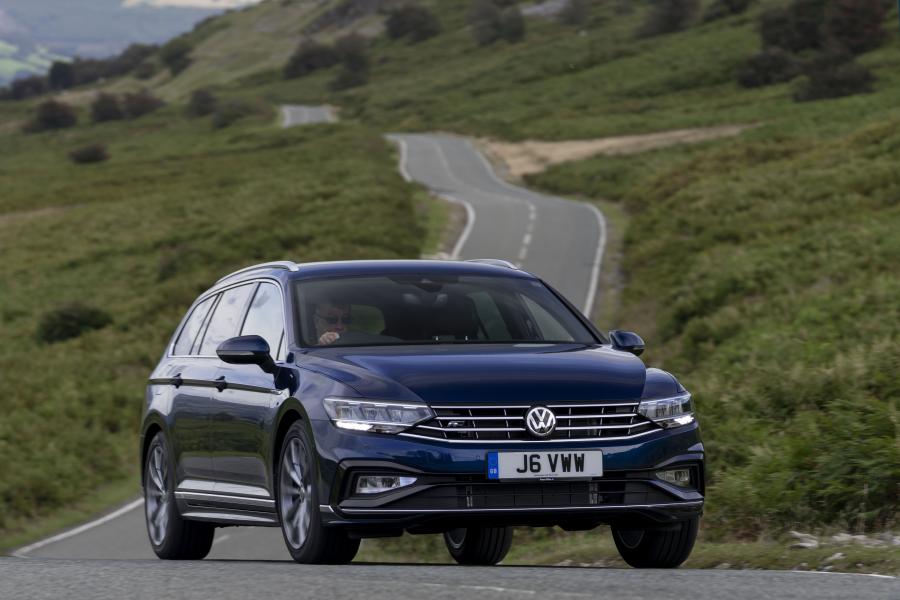  Volkswagen Passat R-Line Estate (B8) 2019 года  (UK) (фото 1 из 25)